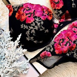 2012 RARE! Victoria’s Secret Plunge Floral Metallic Bra Low Rise String Panty